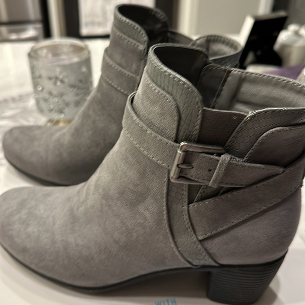 Croft & Barrow Gray Boots - Picture 4 of 6